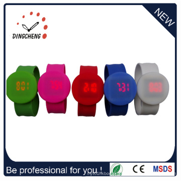 2015 Novo Estilo Wristband Round Slap LED Watch (DC-1060)